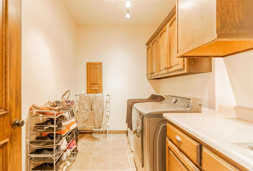 4 Bedrooms Bedrooms, ,2 BathroomsBathrooms,Residential,Single Family,Fountain View,2,131954