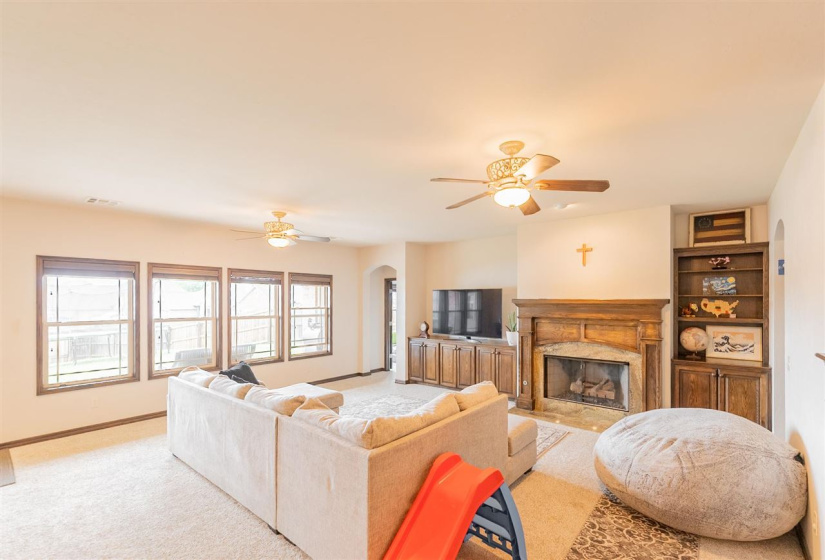 4 Bedrooms Bedrooms, ,2 BathroomsBathrooms,Residential,Single Family,Fountain View,2,131954