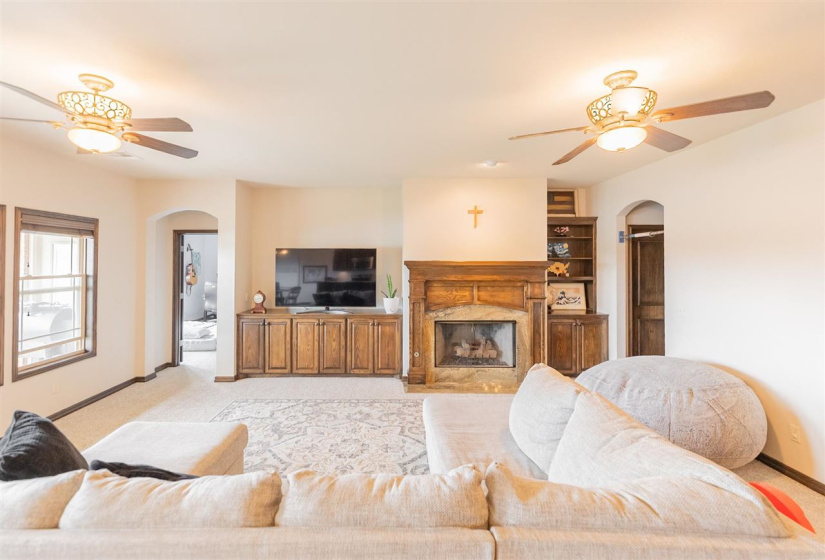 4 Bedrooms Bedrooms, ,2 BathroomsBathrooms,Residential,Single Family,Fountain View,2,131954