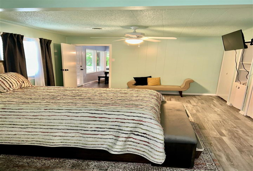 2 Bedrooms Bedrooms, ,2 BathroomsBathrooms,Residential,Single Family,Hendryx Point,1,131956