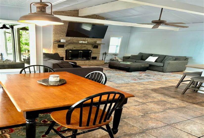 2 Bedrooms Bedrooms, ,2 BathroomsBathrooms,Residential,Single Family,Hendryx Point,1,131956