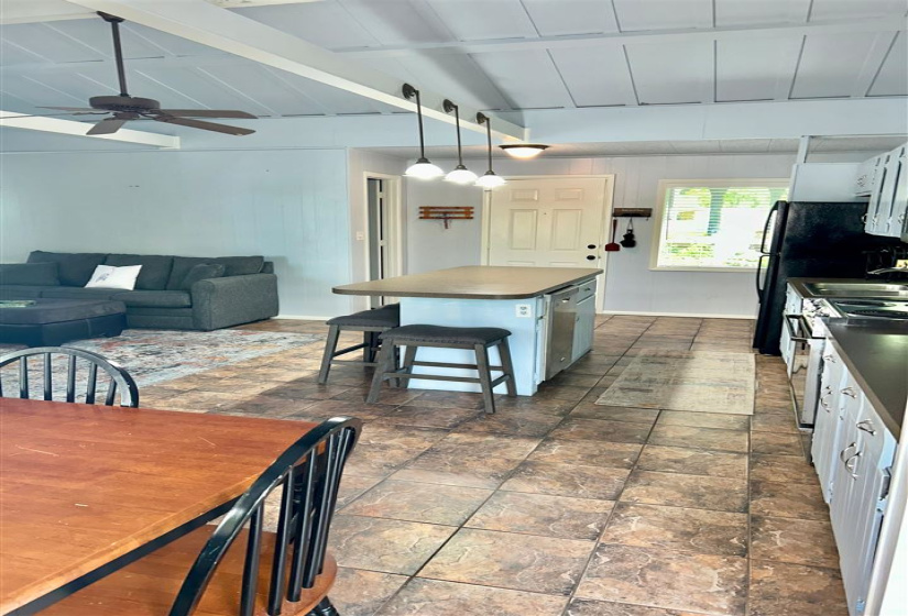 2 Bedrooms Bedrooms, ,2 BathroomsBathrooms,Residential,Single Family,Hendryx Point,1,131956