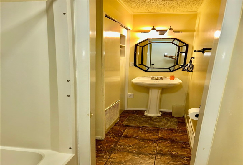 2 Bedrooms Bedrooms, ,2 BathroomsBathrooms,Residential,Single Family,Hendryx Point,1,131956