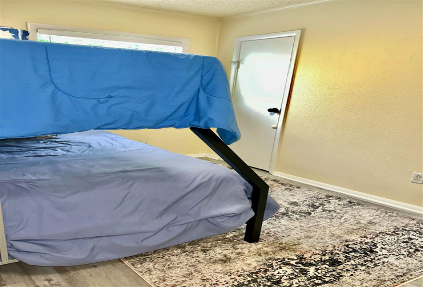 2 Bedrooms Bedrooms, ,2 BathroomsBathrooms,Residential,Single Family,Hendryx Point,1,131956