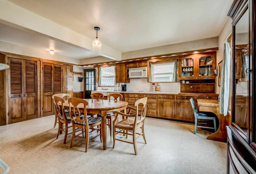 4 Bedrooms Bedrooms, ,2 BathroomsBathrooms,Residential,Single Family,Jackson,2,131965