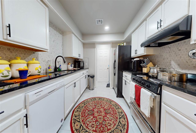 6 BathroomsBathrooms,Multi-family,Duplex,15th,2,131972