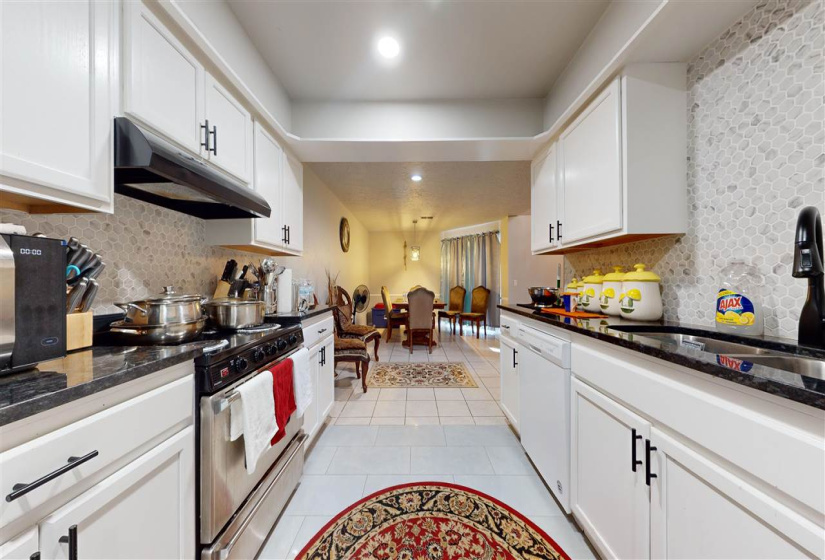 6 BathroomsBathrooms,Multi-family,Duplex,15th,2,131972