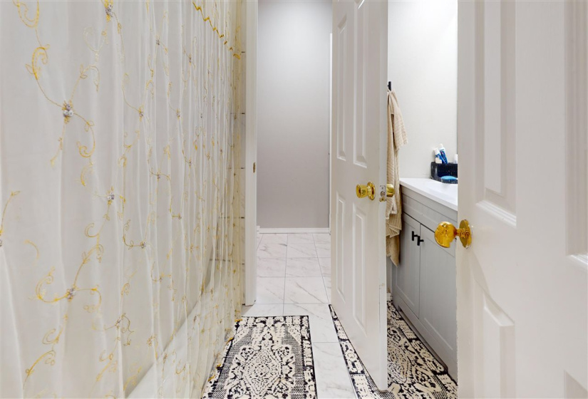 6 BathroomsBathrooms,Multi-family,Duplex,15th,2,131972