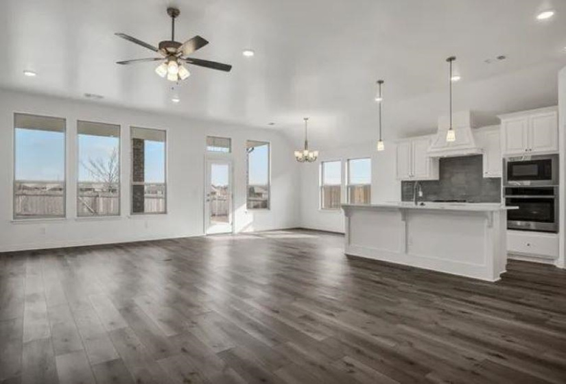 4 Bedrooms Bedrooms, ,2 BathroomsBathrooms,Residential,Single Family,Emerald,1,131982