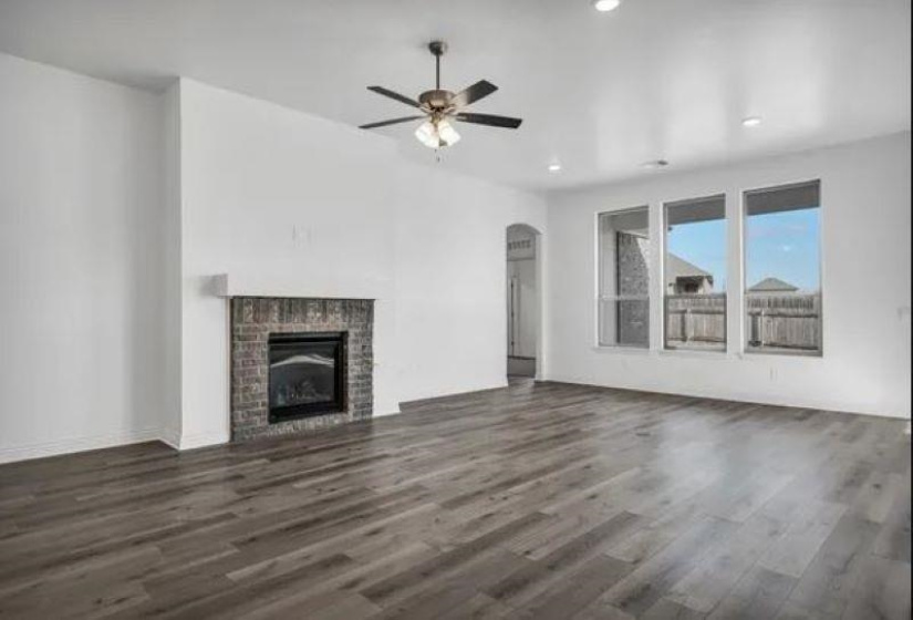4 Bedrooms Bedrooms, ,2 BathroomsBathrooms,Residential,Single Family,Emerald,1,131982