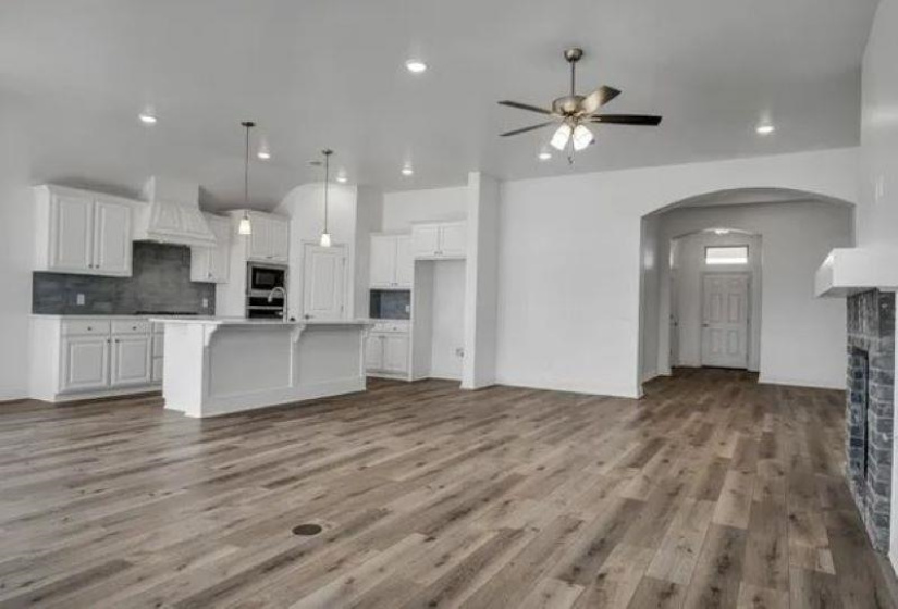 4 Bedrooms Bedrooms, ,2 BathroomsBathrooms,Residential,Single Family,Emerald,1,131982