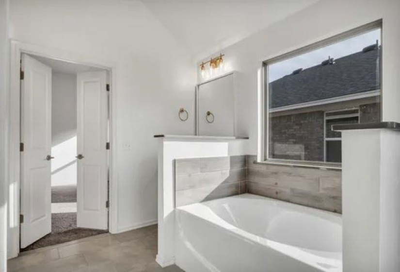 4 Bedrooms Bedrooms, ,2 BathroomsBathrooms,Residential,Single Family,Emerald,1,131982