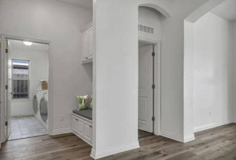 4 Bedrooms Bedrooms, ,2 BathroomsBathrooms,Residential,Single Family,Emerald,1,131982