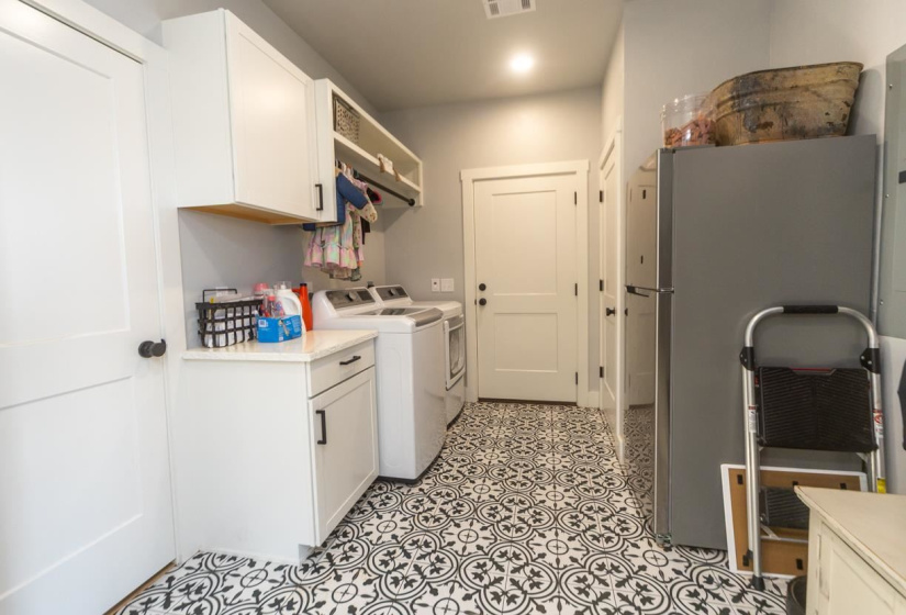 4 Bedrooms Bedrooms, ,2 BathroomsBathrooms,Residential,Single Family,3450,1,131688
