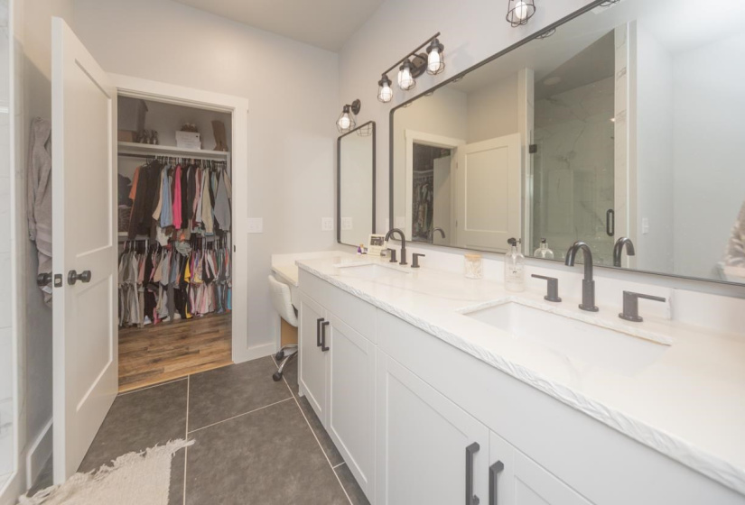 4 Bedrooms Bedrooms, ,2 BathroomsBathrooms,Residential,Single Family,3450,1,131688