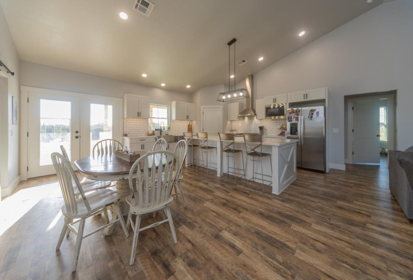 4 Bedrooms Bedrooms, ,2 BathroomsBathrooms,Residential,Single Family,3450,1,131688