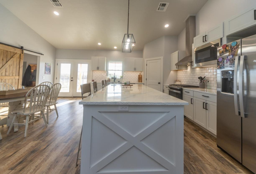 4 Bedrooms Bedrooms, ,2 BathroomsBathrooms,Residential,Single Family,3450,1,131688
