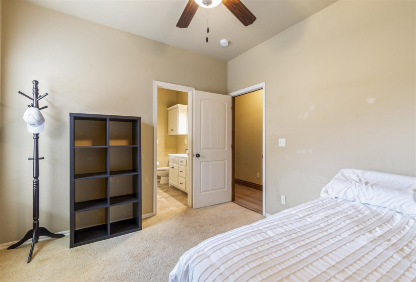 4 Bedrooms Bedrooms, 0 ,3 BathroomsBathrooms,Residential,Single Family,Culpepper,1.5,131987