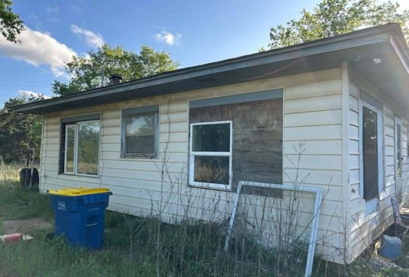 2 Bedrooms Bedrooms, ,1 BathroomBathrooms,Residential,Single Family,Glencoe,1,131989