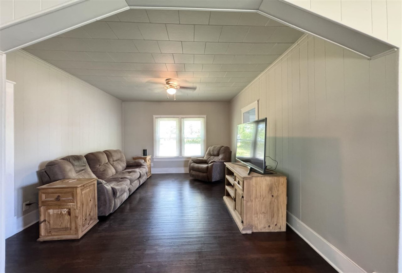 2 Bedrooms Bedrooms, ,1 BathroomBathrooms,Residential,Single Family,Walnut,1,131996