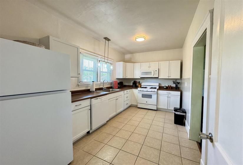 2 Bedrooms Bedrooms, ,1 BathroomBathrooms,Residential,Single Family,Walnut,1,131996