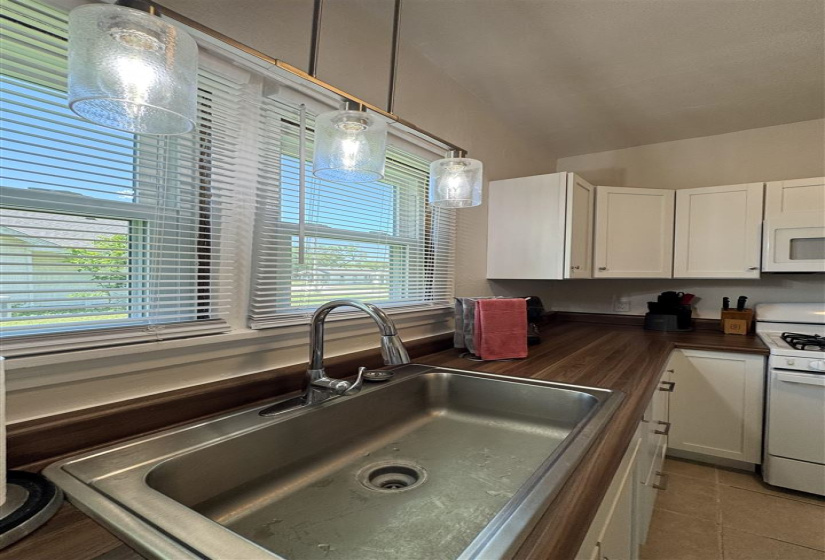 2 Bedrooms Bedrooms, ,1 BathroomBathrooms,Residential,Single Family,Walnut,1,131996
