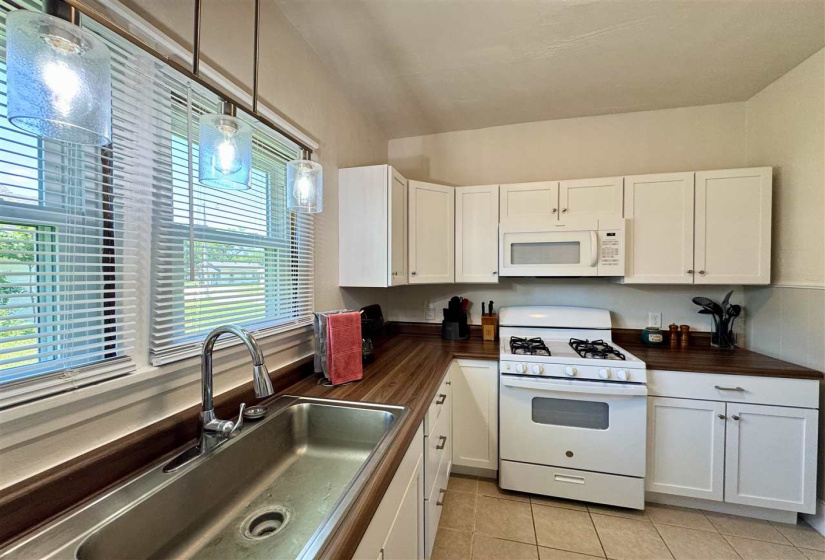 2 Bedrooms Bedrooms, ,1 BathroomBathrooms,Residential,Single Family,Walnut,1,131996