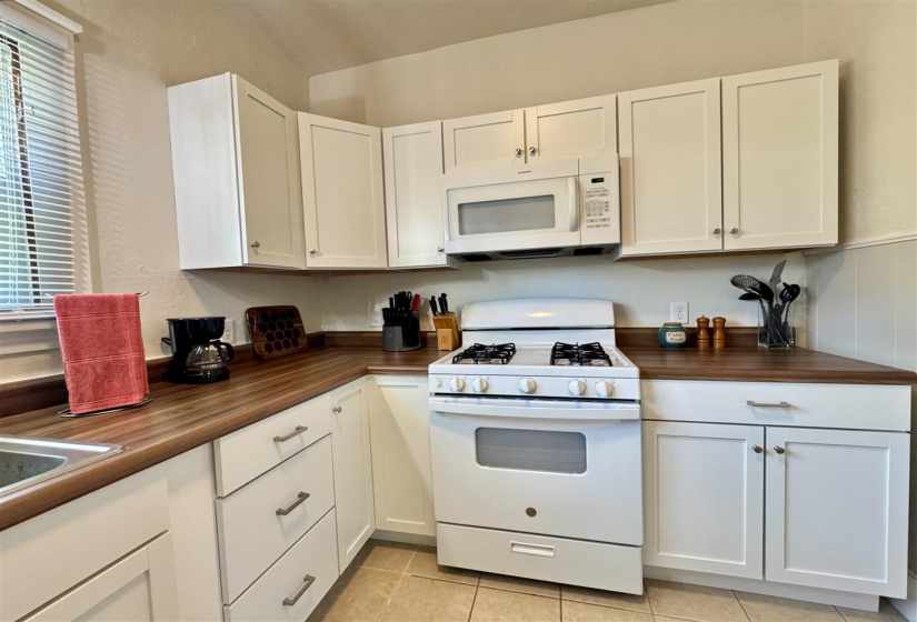 2 Bedrooms Bedrooms, ,1 BathroomBathrooms,Residential,Single Family,Walnut,1,131996