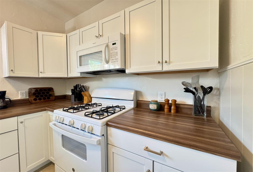 2 Bedrooms Bedrooms, ,1 BathroomBathrooms,Residential,Single Family,Walnut,1,131996