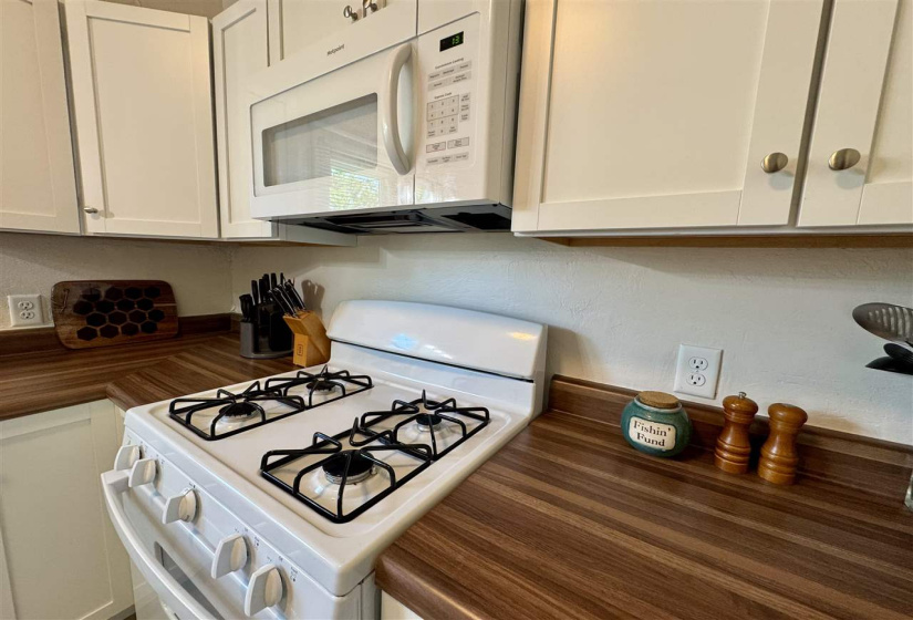 2 Bedrooms Bedrooms, ,1 BathroomBathrooms,Residential,Single Family,Walnut,1,131996