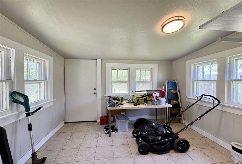 2 Bedrooms Bedrooms, ,1 BathroomBathrooms,Residential,Single Family,Walnut,1,131996