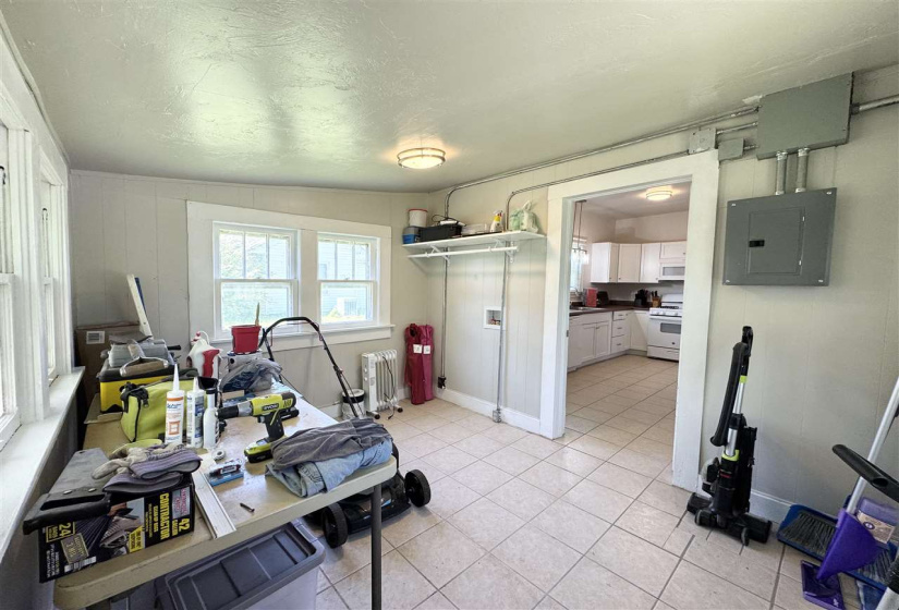 2 Bedrooms Bedrooms, ,1 BathroomBathrooms,Residential,Single Family,Walnut,1,131996
