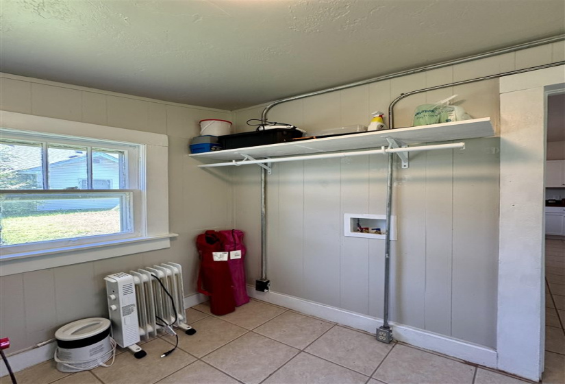 2 Bedrooms Bedrooms, ,1 BathroomBathrooms,Residential,Single Family,Walnut,1,131996