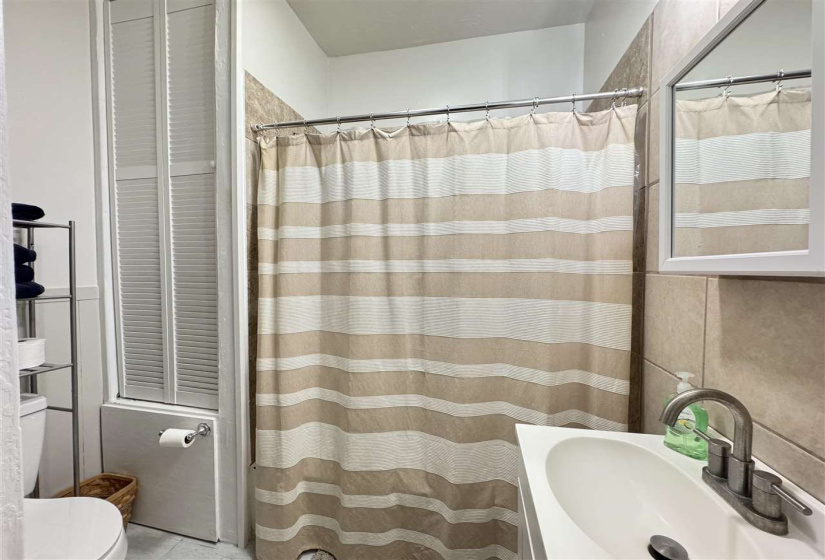 2 Bedrooms Bedrooms, ,1 BathroomBathrooms,Residential,Single Family,Walnut,1,131996