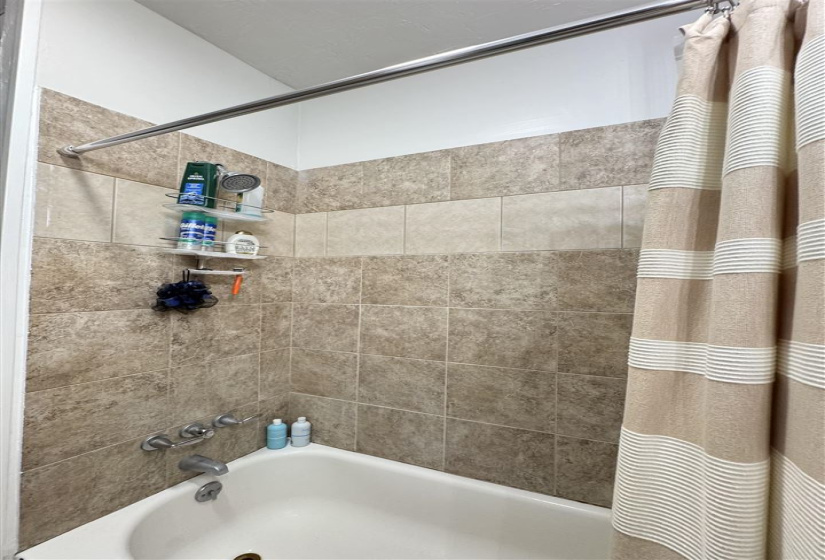 2 Bedrooms Bedrooms, ,1 BathroomBathrooms,Residential,Single Family,Walnut,1,131996