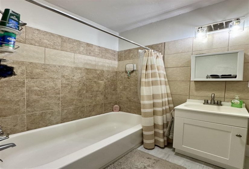 2 Bedrooms Bedrooms, ,1 BathroomBathrooms,Residential,Single Family,Walnut,1,131996