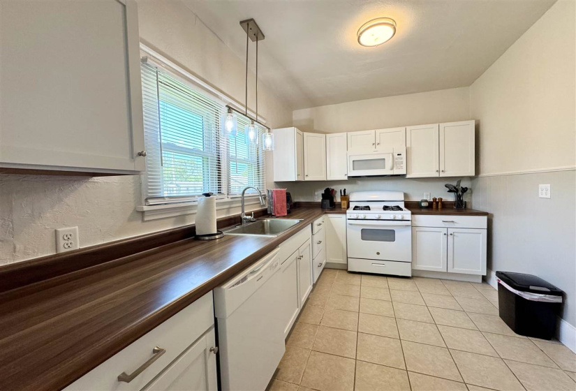 2 Bedrooms Bedrooms, ,1 BathroomBathrooms,Residential,Single Family,Walnut,1,131996
