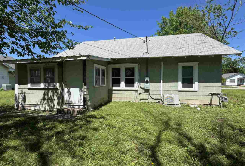 2 Bedrooms Bedrooms, ,1 BathroomBathrooms,Residential,Single Family,Walnut,1,131996