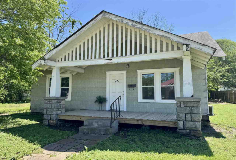 2 Bedrooms Bedrooms, ,1 BathroomBathrooms,Residential,Single Family,Walnut,1,131996