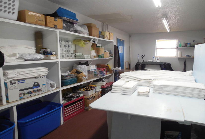 0 , 0 ,50 BathroomsBathrooms,Commercial/industrial,Commercial,Hwy 81,2,132011