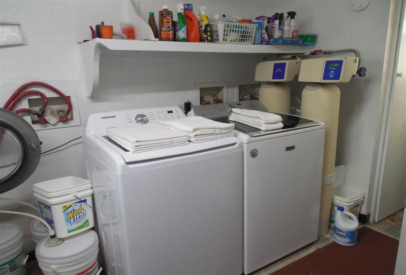 0 , 0 ,50 BathroomsBathrooms,Commercial/industrial,Commercial,Hwy 81,2,132011