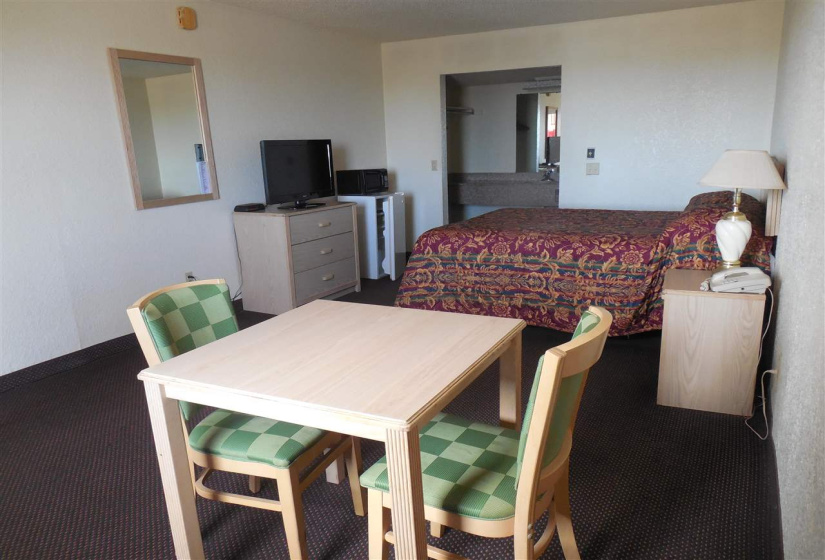 0 , 0 ,50 BathroomsBathrooms,Commercial/industrial,Commercial,Hwy 81,2,132011