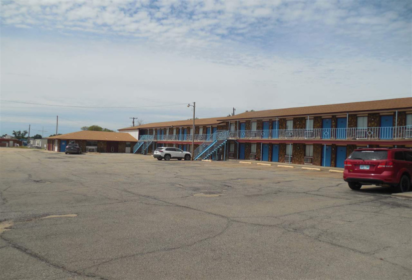 0 , 0 ,50 BathroomsBathrooms,Commercial/industrial,Commercial,Hwy 81,2,132011