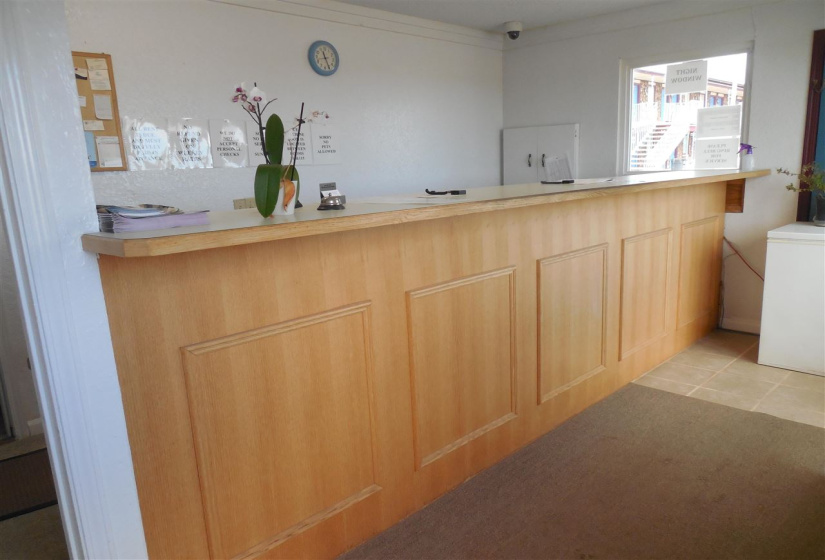 0 , 0 ,50 BathroomsBathrooms,Commercial/industrial,Commercial,Hwy 81,2,132011