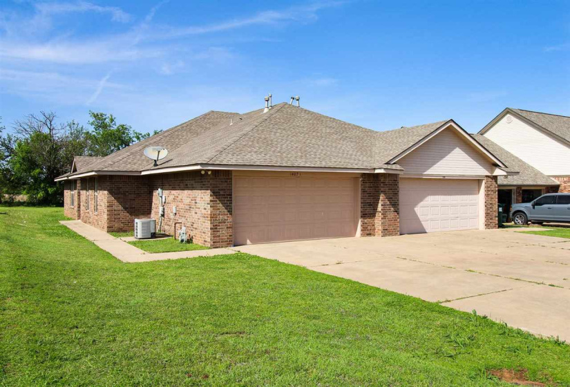 3 BathroomsBathrooms,Multi-family,Duplex,Par,1,132008