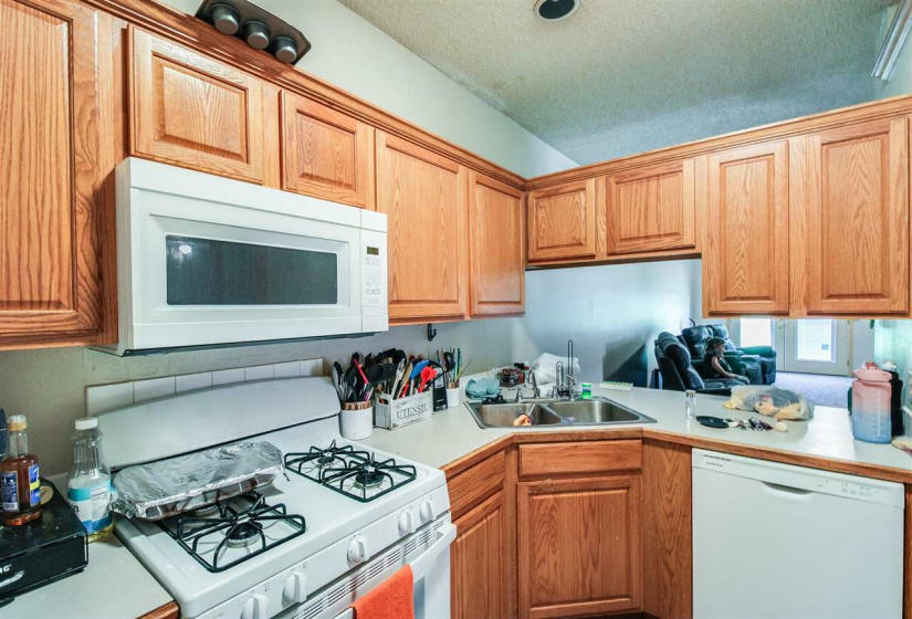 3 BathroomsBathrooms,Multi-family,Duplex,Par,1,132008