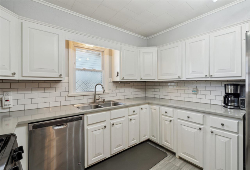 4 Bedrooms Bedrooms, ,2 BathroomsBathrooms,Residential,Single Family,6th,1,132002