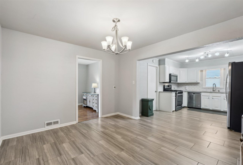 4 Bedrooms Bedrooms, ,2 BathroomsBathrooms,Residential,Single Family,6th,1,132002