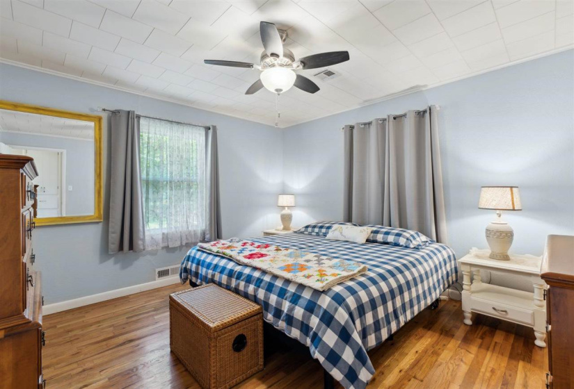 4 Bedrooms Bedrooms, ,2 BathroomsBathrooms,Residential,Single Family,6th,1,132002