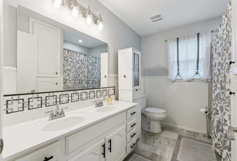 4 Bedrooms Bedrooms, ,2 BathroomsBathrooms,Residential,Single Family,6th,1,132002